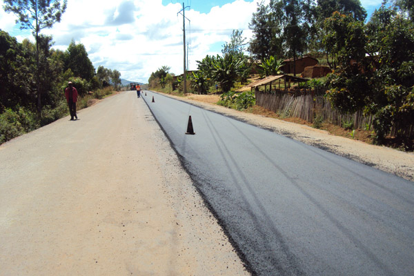 La RN13:MAKEBUKO-BUTAGANZWA(22km)PHASE I